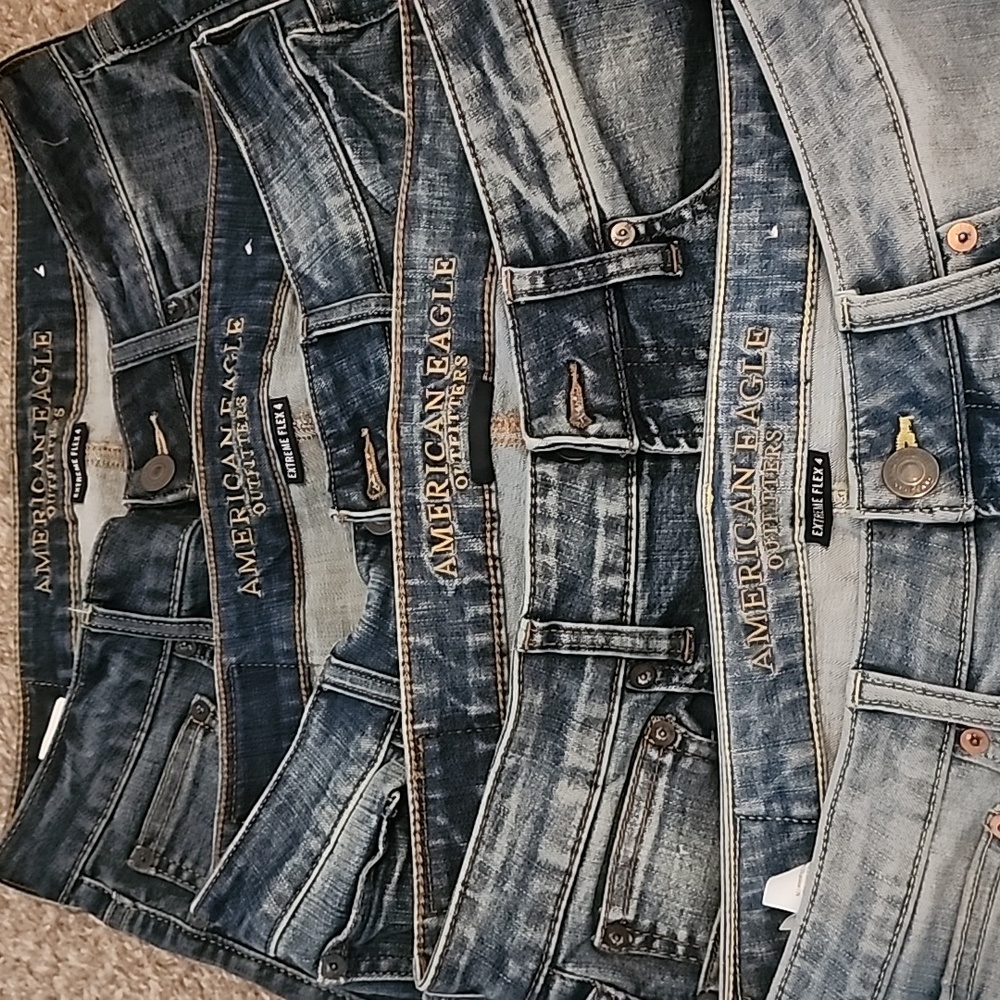 American Eagle Extreme Flex 4 Size 32/34. A Lot of 4 Pairs of Jeans.
